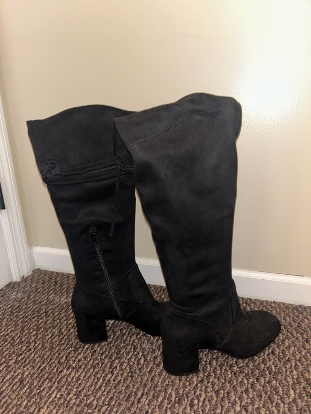 Women's Black Knee-High Block Heel Boots - Classic Suede Style